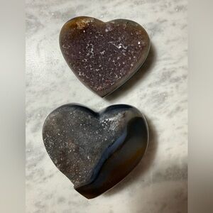 Lot of two Carved agate and amethyst carved hearts